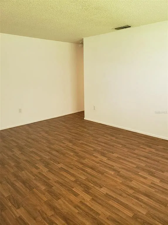 1 bed, 1.0 bath, 758 sqft, $1,299 — Photo 3