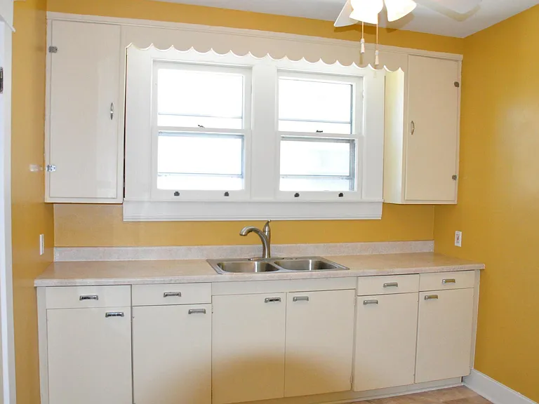 3829 Elmwood Ave — Photo 11