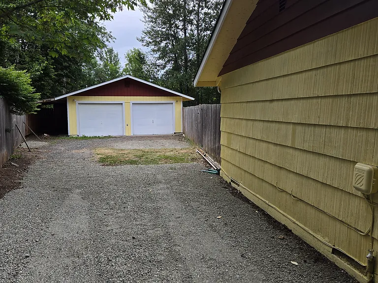 20618 Kelly Lake Rd E — Photo 2
