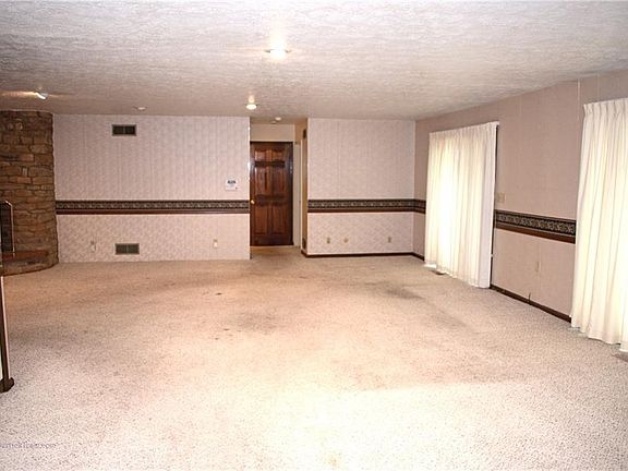5th image of 30 Round Hill Ct