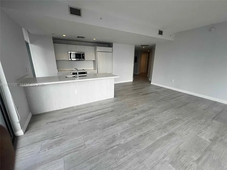 45 SW 9th St #3703 — Photo 6
