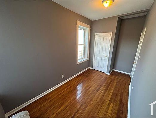 3rd image of 220 Roseville Ave APT 201