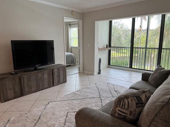 2220 N Cypress Bend Dr APT 301