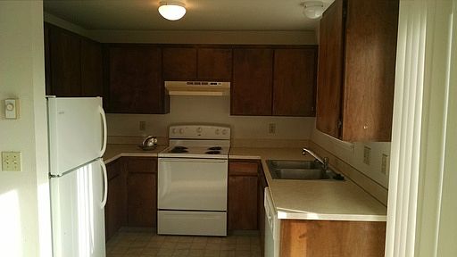 2nd image of 190 SE Viewmont Ave APT A