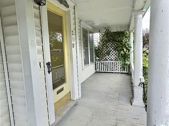 5th image of 210 Grant Ave
