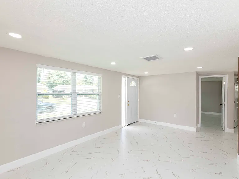 9026 Rainbow Ln — Photo 4