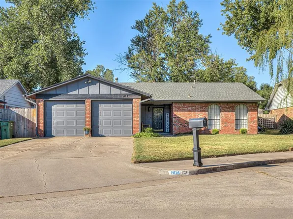 904 Ranchoak Ct, Yukon, OK 73099