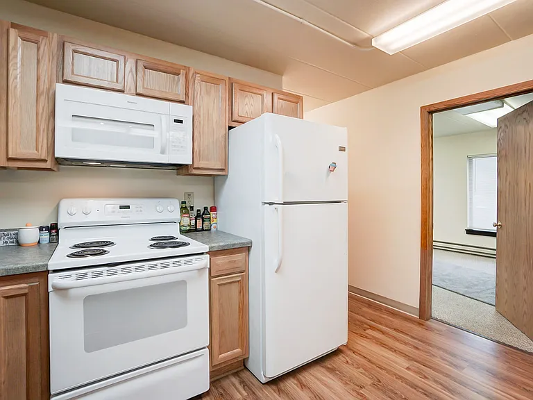 Inez Apartments — Photo 32