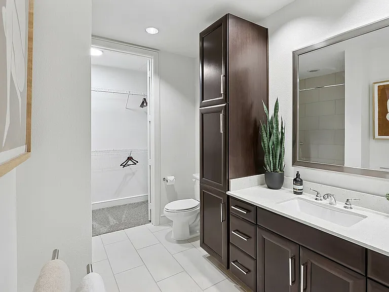 Spacious Bathroom