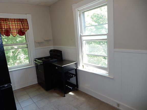 3rd image of 1224 Grace Ave #2