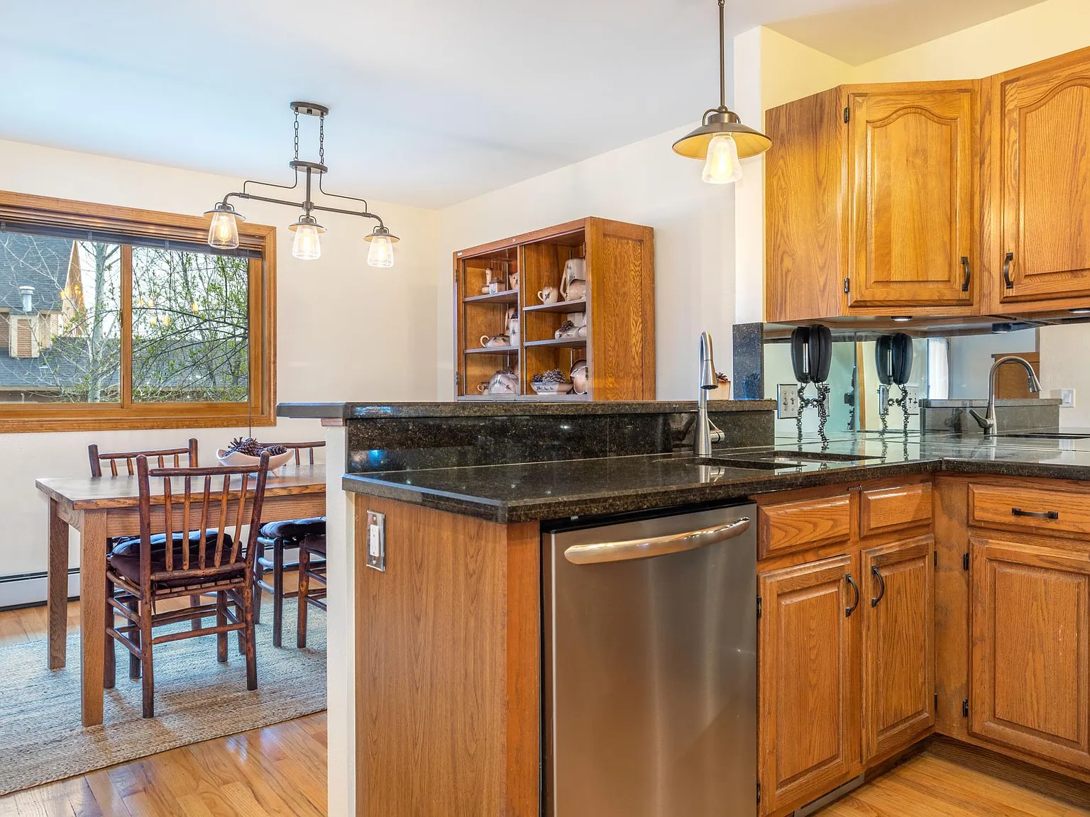 714A Meadow Ct — Photo 4