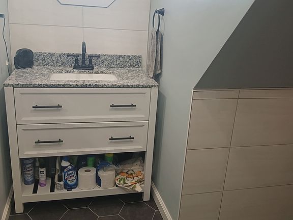 4th image of 107 North St #1