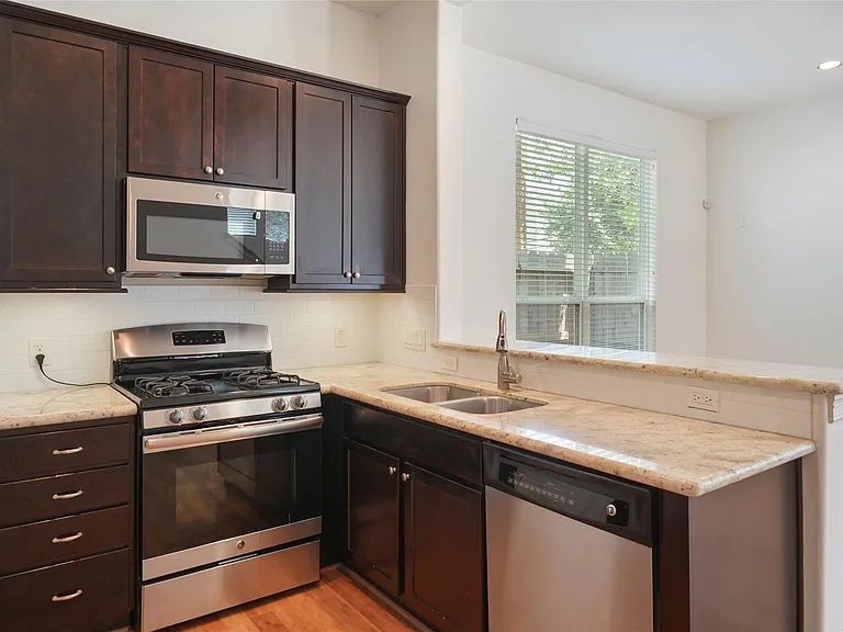 724 Link Rd — Photo 7