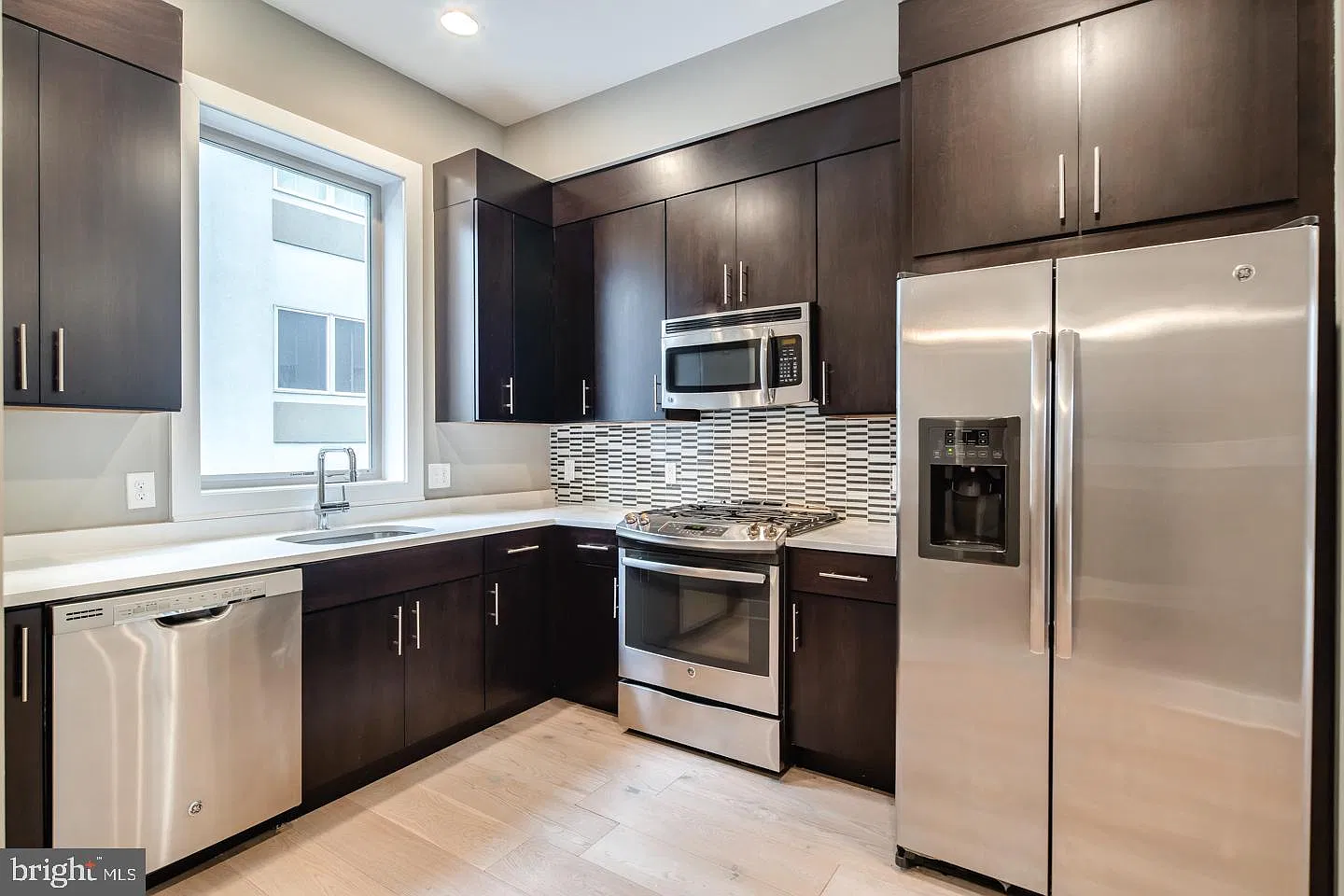 3 bed, 3.0 bath, 1896 sqft, $3,095 — Photo 1