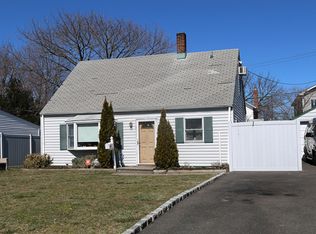 245 Curtis Ave, Carle Place, NY 11514