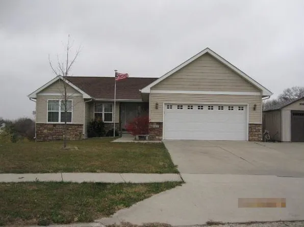 407 Ryan Cir, Mitchellville, IA 50169