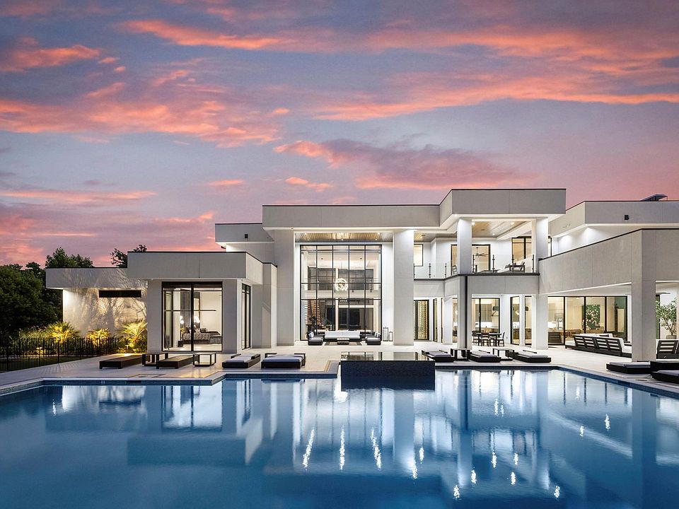 1st image of 62 Hallbrook Way