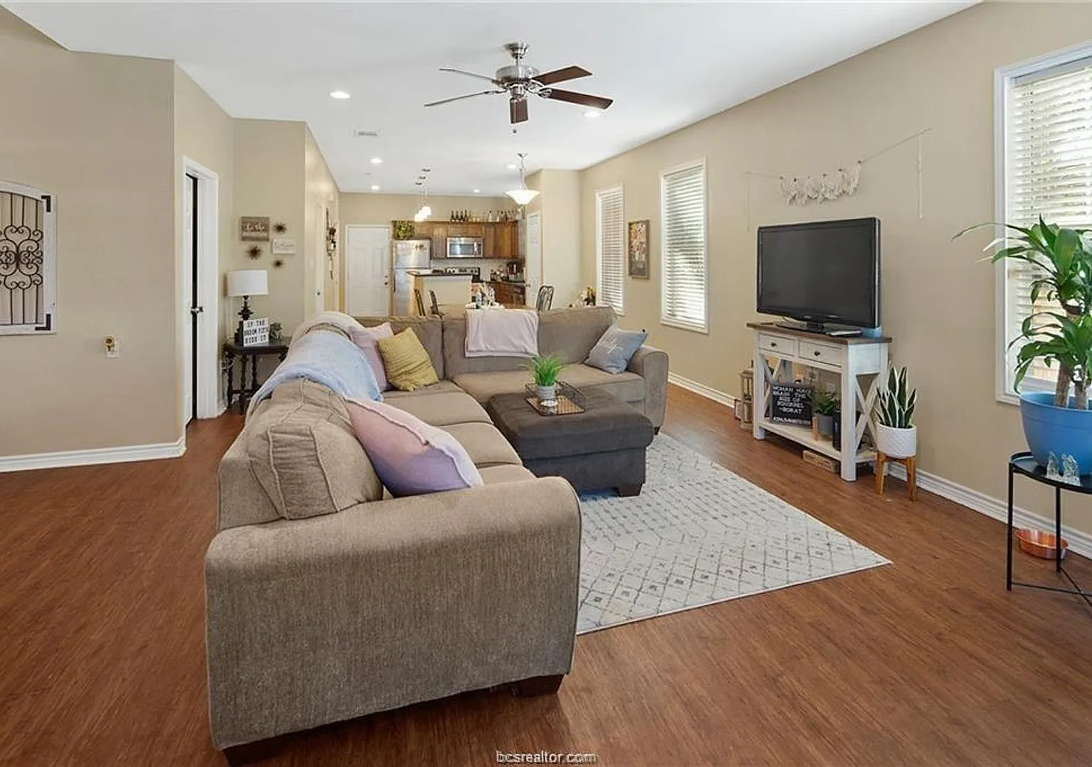 409 Foch Street — Photo 4