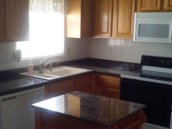 2nd image of 2042 Hess Dr