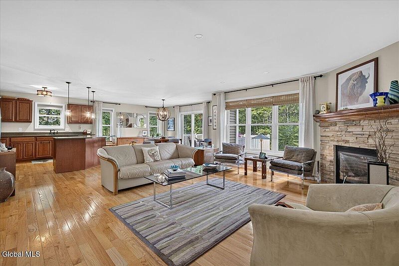 4th image of 32 Burnham Road