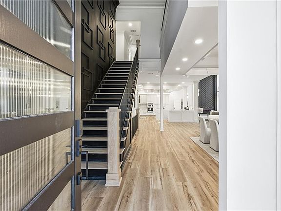 5th image of 2390 Peachtree Rd