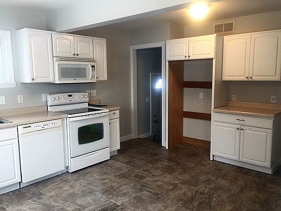 2nd image of 2234 W Lombard St
