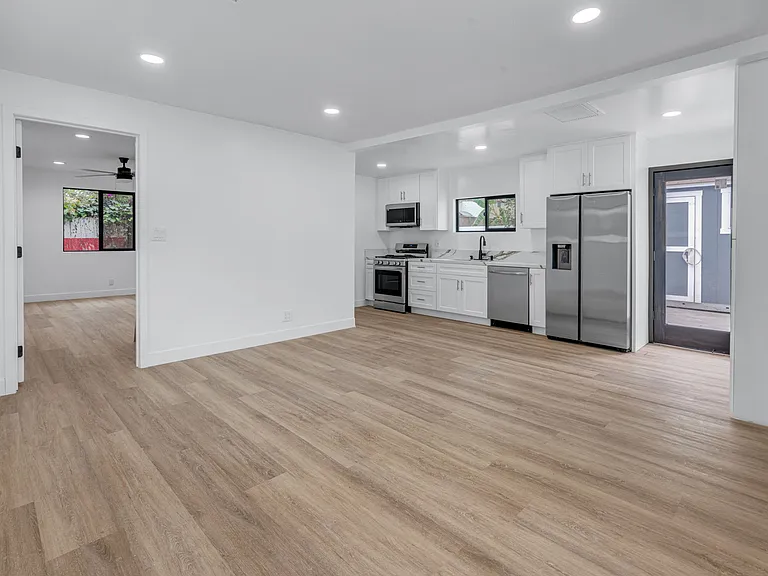 3157 Vera Ave #1/2 — Photo 2