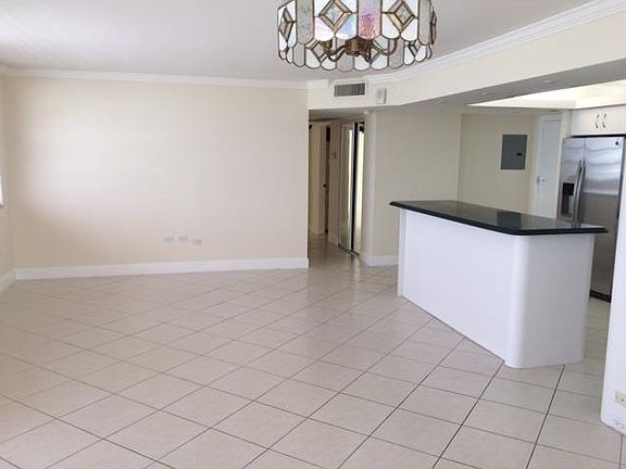 4th image of 7135 Collins Ave APT 406