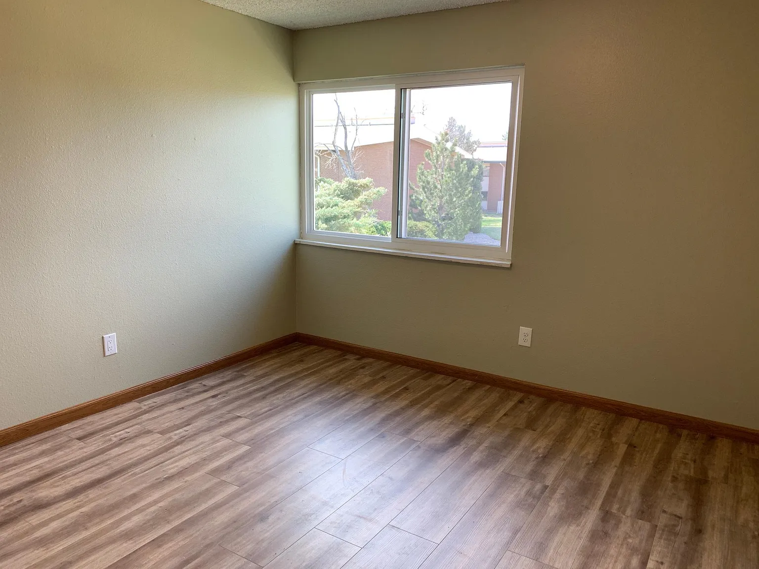 2 bed, 897 sqft, $1,699 — Photo 4