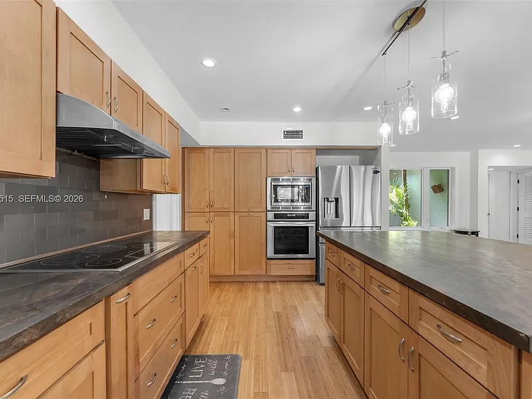 7711 SW 47th Ave — Photo 9