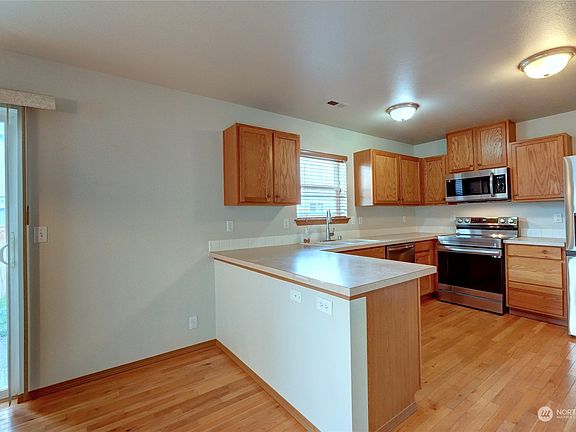 5th image of 1517 203rd Street Ct E