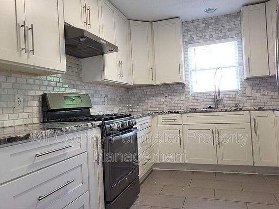 3rd image of 1839 Cumberland Valley Pl SE
