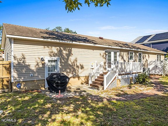 3rd image of 106 NE 23rd Street