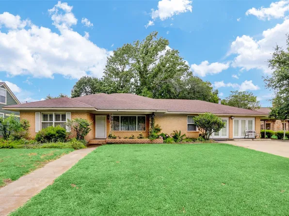 822 N Meyer St, Sealy, TX 77474