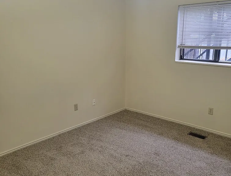 2 Bedroom Ogden Apartment — Photo 9