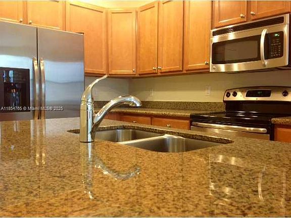 5th image of 2950 Saint Thomas Dr
