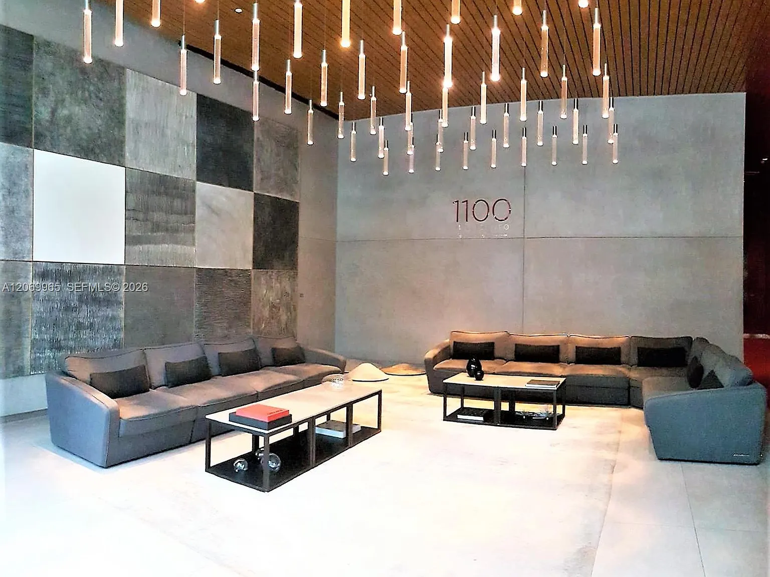 1100 Millecento Residence — Photo 2