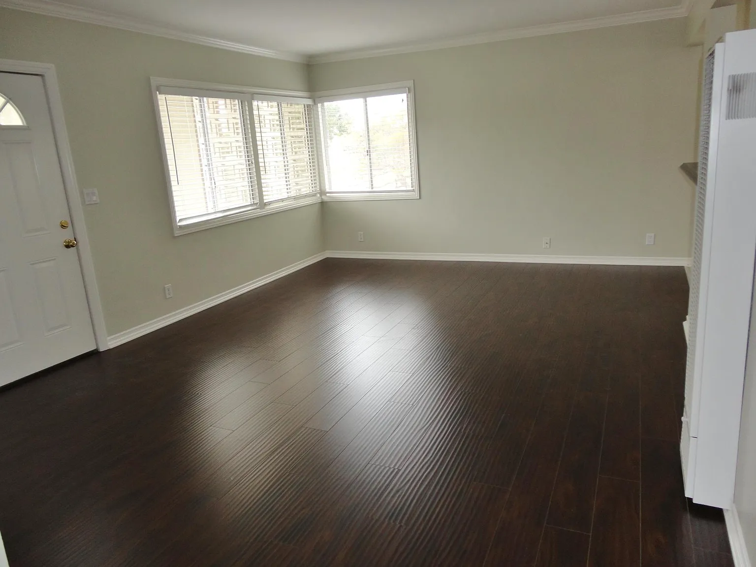 2 bed, 865 sqft, $3,200 — Photo 2