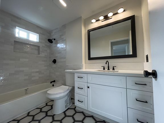5th image of 9029 Danby Ave
