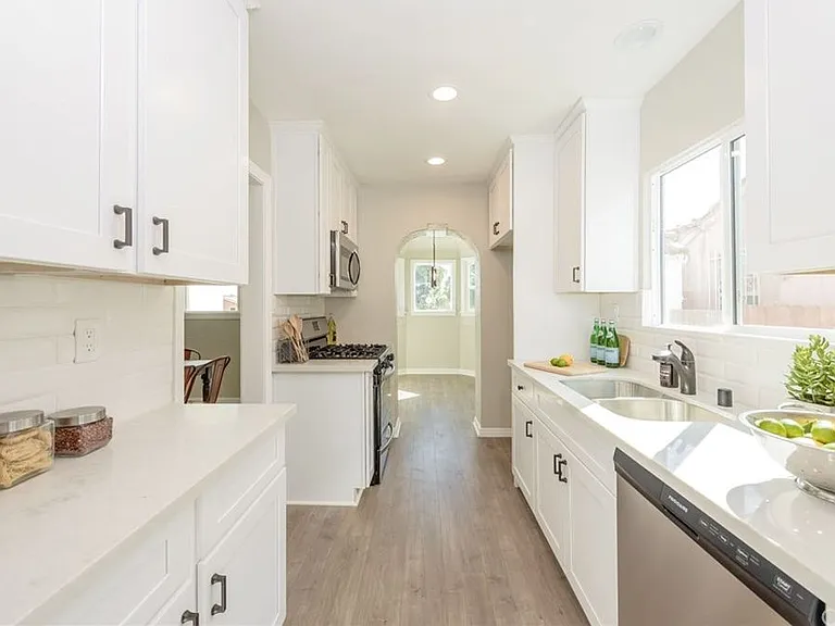 7727 S Normandie Ave — Photo 11