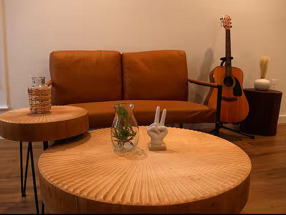 4th image of 913 W La Rua St