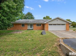 18 Elizabeth Ct, Elkhart, IL 62634