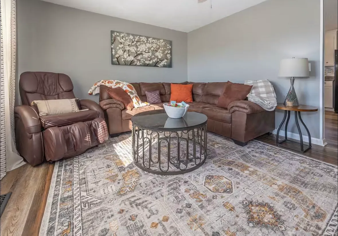 3 bed, 1.5 bath, 1212 sqft, $3,600 — Photo 2