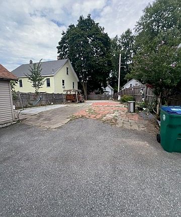 4th image of 49 Liberty St