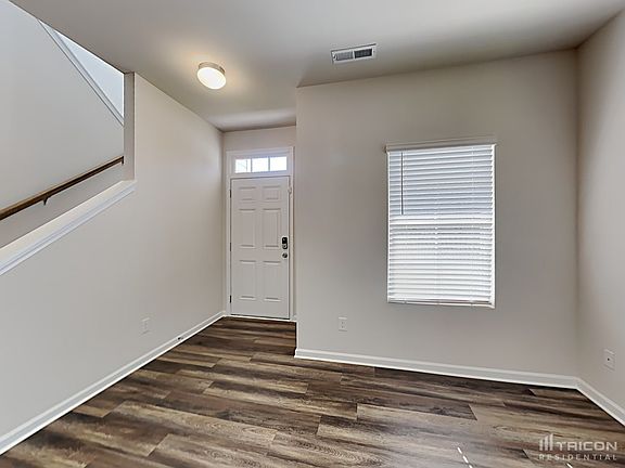 3rd image of 1521 Kingston Dr