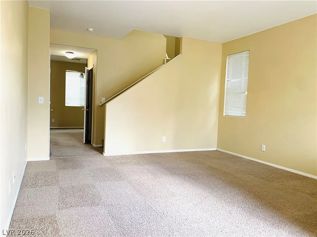 3 bed, 2.5 bath, 1443 sqft, $1,650 — Photo 2