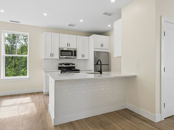 1BR, 1BA - 937SF - Kitchen