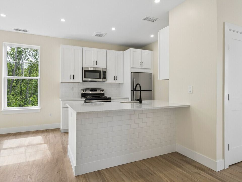 1BR, 1BA - 937SF - Kitchen
