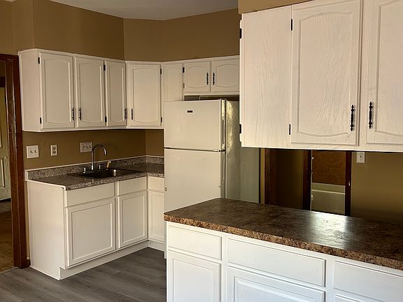 2nd image of 19 Sidney Pl Unit 2