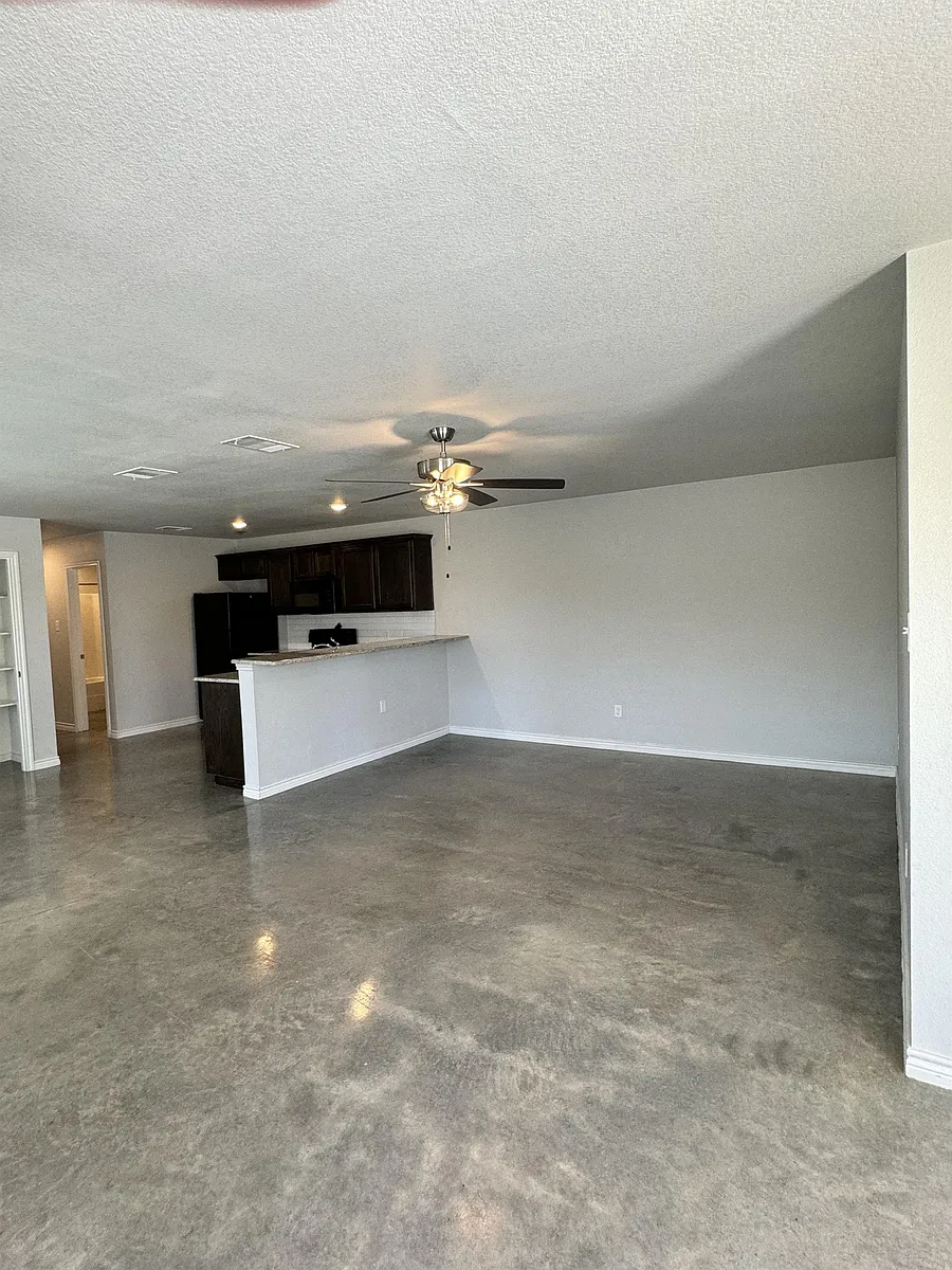 Building Photo - 1610 Tejas Trl #B